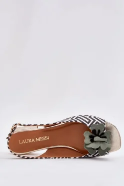 Skórzane Sandały Damskie Na Klocku Z Ozdobnym Kwiatem Laura Messi 2973 Biało-Czarne