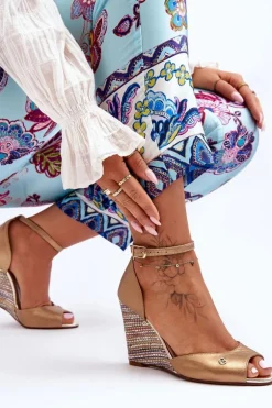 Skórzane Sandały Na Koturnie Laura Messi 2603/784 Złote