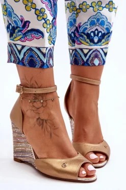 Skórzane Sandały Na Koturnie Laura Messi 2603/784 Złote