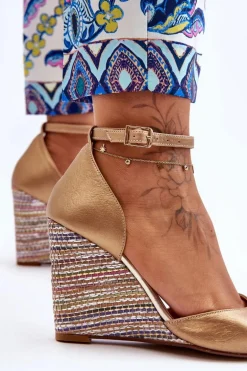 Skórzane Sandały Na Koturnie Laura Messi 2603/784 Złote