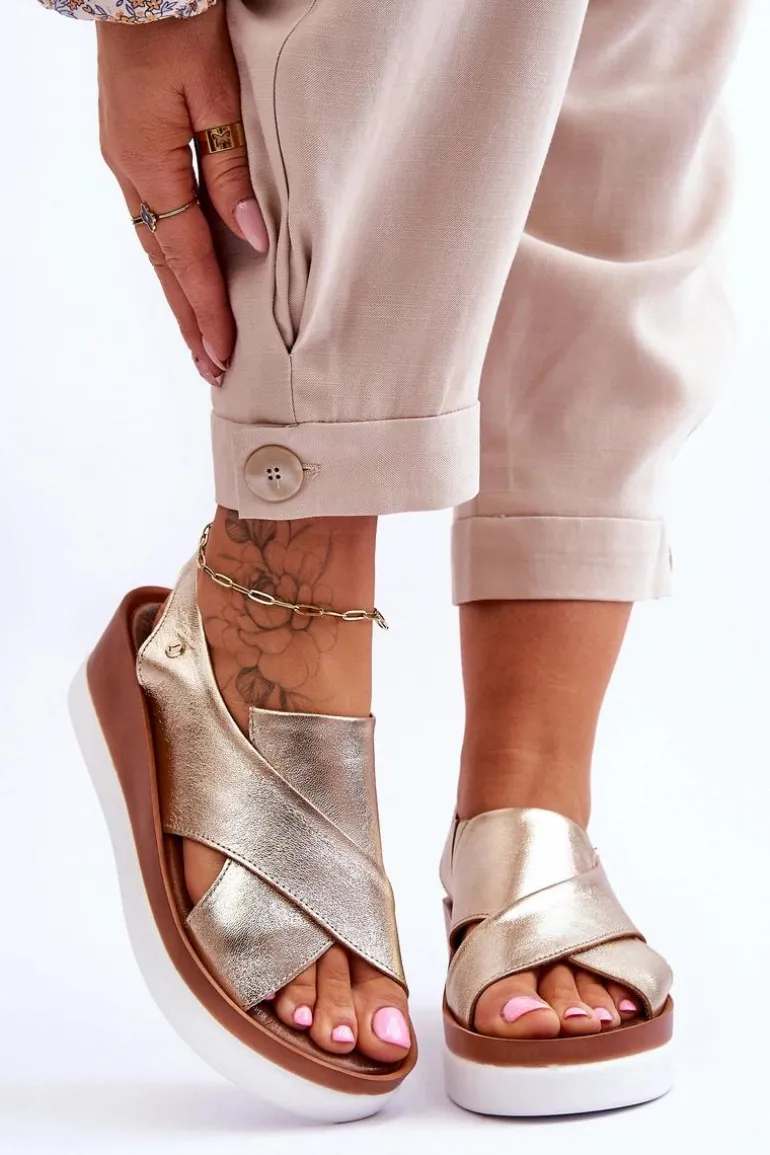 Skórzane Sandały Na Koturnie Złote Morgan