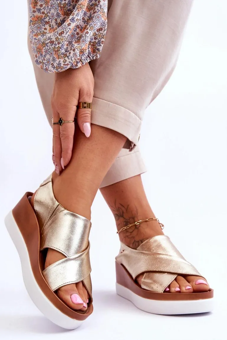 Skórzane Sandały Na Koturnie Złote Morgan