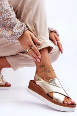 Skórzane Sandały Na Koturnie Złote Morgan