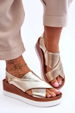 Skórzane Sandały Na Koturnie Złote Morgan