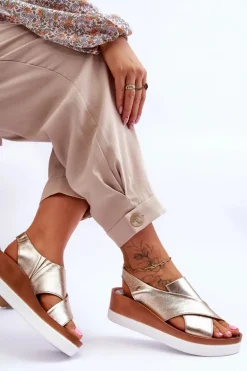 Skórzane Sandały Na Koturnie Złote Morgan