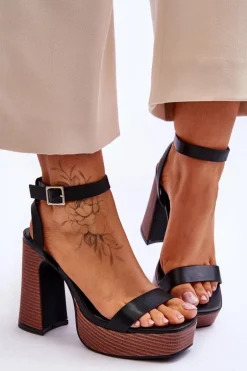Skórzane Sandały Na Masywnej Platformie Czarne Marina