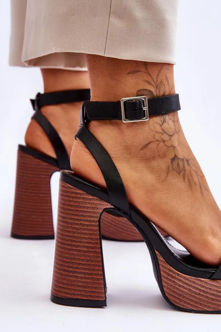 Skórzane Sandały Na Masywnej Platformie Czarne Marina