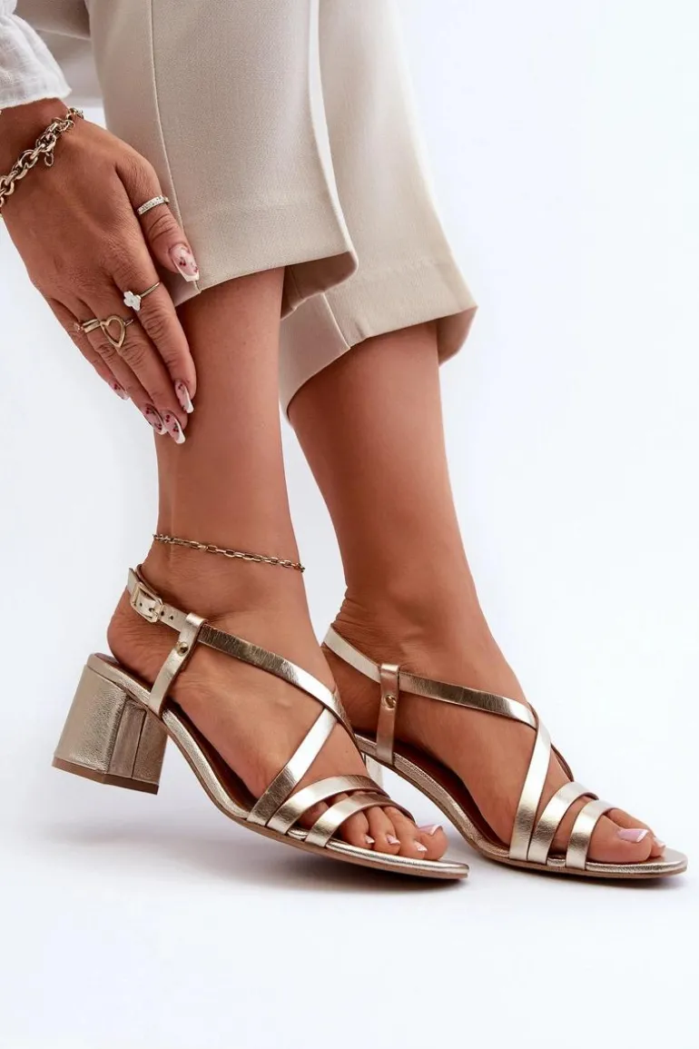 Skórzane Sandały Na Niskim Słupku Maciejka 06653-25 Złote