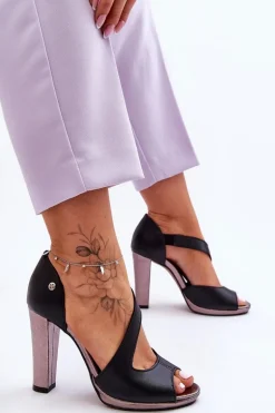 Skórzane Sandały Na Obcasie Wsuwane Maciejka 06083-01 Czarne