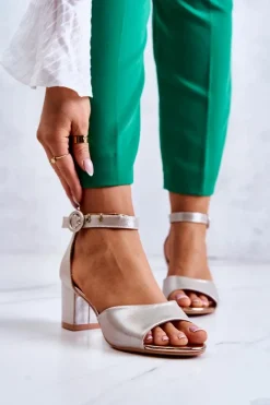 Skórzane Sandały Na Obcasie Vinceza 20100 Złote