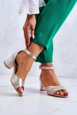 Skórzane Sandały Na Obcasie Vinceza 20100 Złote