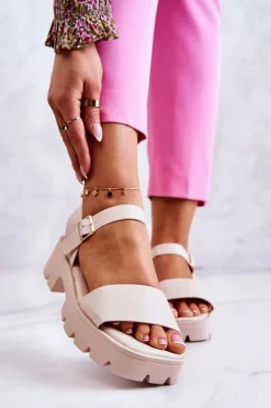 Skórzane Sandały Na Obcasie Beżowe Sovie