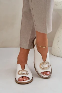 Skórzane Sandały Na Płaskim Obcasie Z Ozdobą Laura Messi 2865 Jasnobeżowe