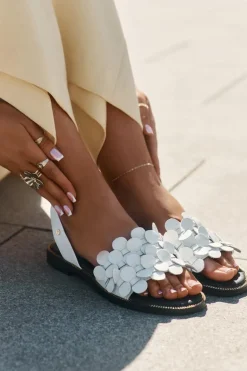 Skórzane Sandały Na Płaskim Obcasie Zazoo 40425 Białe