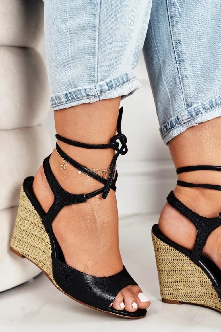 Skórzane Sandały Na Plecionym Koturnie Laura Messi 1944 Czarne