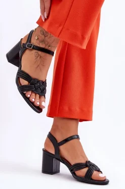 Skórzane Sandały Na Słupku Czarne Meriel