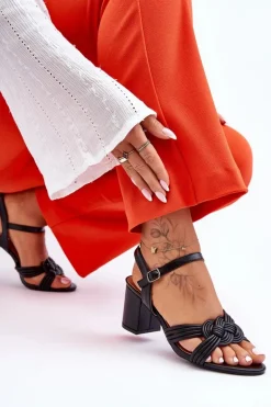 Skórzane Sandały Na Słupku Czarne Meriel