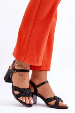 Skórzane Sandały Na Słupku Czarne Meriel