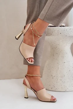 Skórzane Sandały Na Szpilce Z Ozdobną Bransoletą CheBello 4440 Beżowe