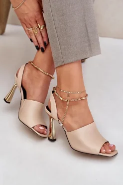 Skórzane Sandały Na Szpilce Z Ozdobną Bransoletą CheBello 4440 Beżowe