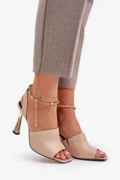 Skórzane Sandały Na Szpilce Z Ozdobną Bransoletą CheBello 4440 Beżowe