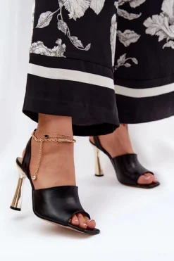 Skórzane Sandały Na Szpilce Z Ozdobną Bransoletą CheBello 4440 Czarne