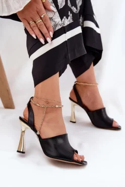 Skórzane Sandały Na Szpilce Z Ozdobną Bransoletą CheBello 4440 Czarne