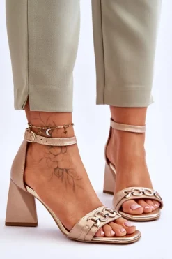 Skórzane Sandały Na Trójkątnym Obcasie Laura Messi 2595 Beżowe