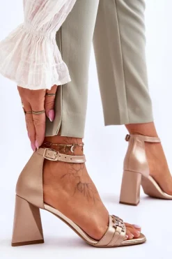 Skórzane Sandały Na Trójkątnym Obcasie Laura Messi 2595 Beżowe