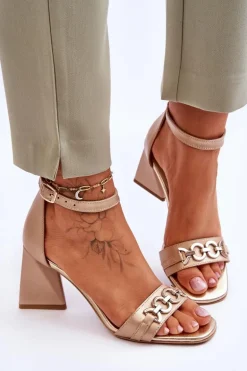 Skórzane Sandały Na Trójkątnym Obcasie Laura Messi 2595 Beżowe