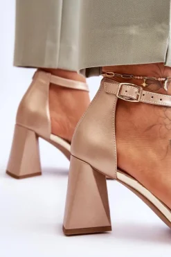 Skórzane Sandały Na Trójkątnym Obcasie Laura Messi 2595 Beżowe