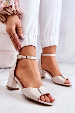 Skórzane Sandały Z Ozdobą Beżowe Floren