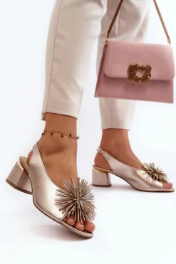 Skórzane Sandały Z Ozdobą Laura Messi 2719 Złote