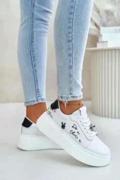 Skórzane Sneakersy Damskie Na Platformie Z Przypinkami I Napisem Vinceza 89102 Białe