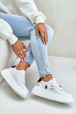 Skórzane Sneakersy Damskie Na Platformie Z Przypinkami I Napisem Vinceza 89102 Białe