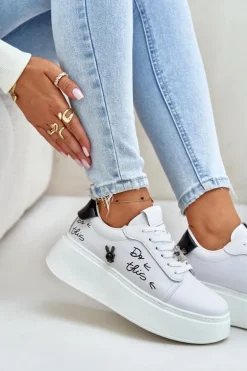 Skórzane Sneakersy Damskie Na Platformie Z Przypinkami I Napisem Vinceza 89102 Białe