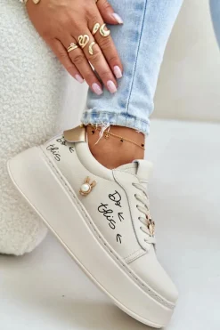 Skórzane Sneakersy Damskie Na Platformie Z Przypinkami I Napisem Vinceza 89102 Beżowe