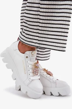 Skórzane Sneakersy Z Ozdobną Broszką Ananas CheBello 4651 Białe