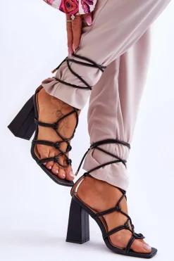 Skórzane Wiązane Sandały Na Obcasie Czarne Amare