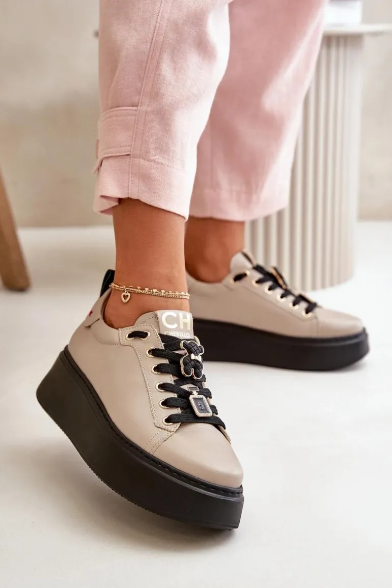 Sneakersy Damskie Skórzane Z Przypinkami Na Platformie CheBello 4596 Beżowe