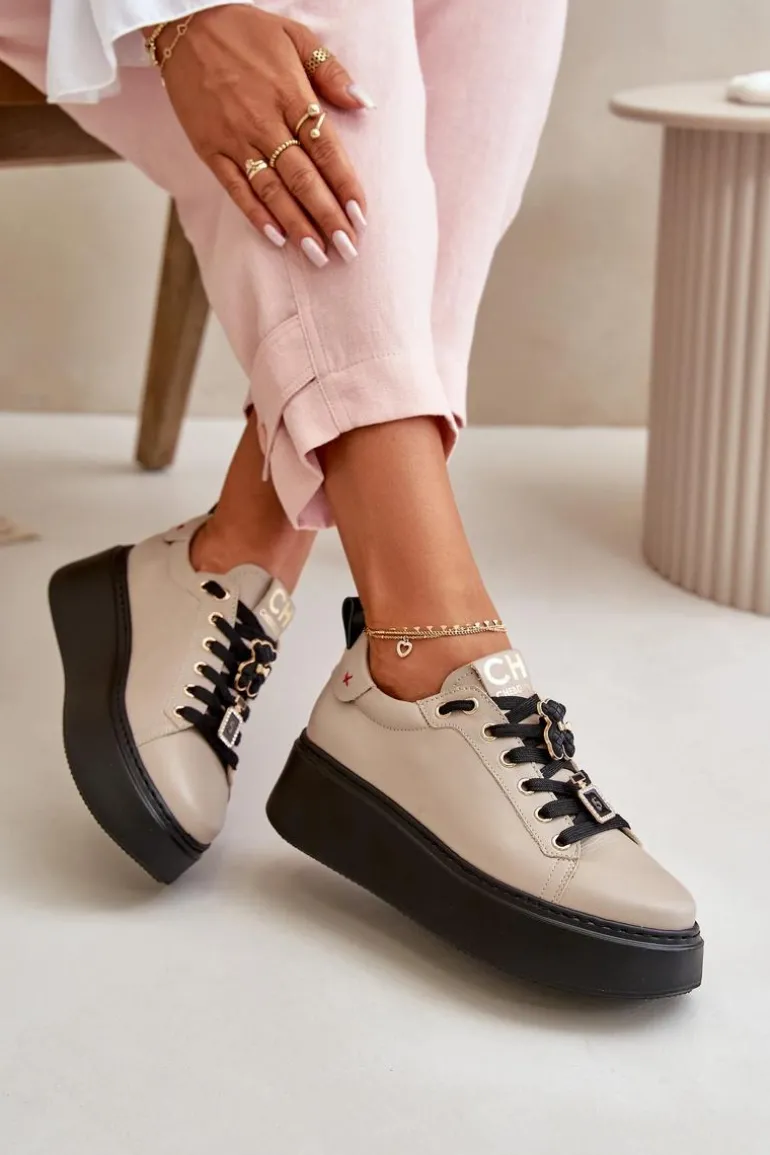 Sneakersy Damskie Skórzane Z Przypinkami Na Platformie CheBello 4596 Beżowe