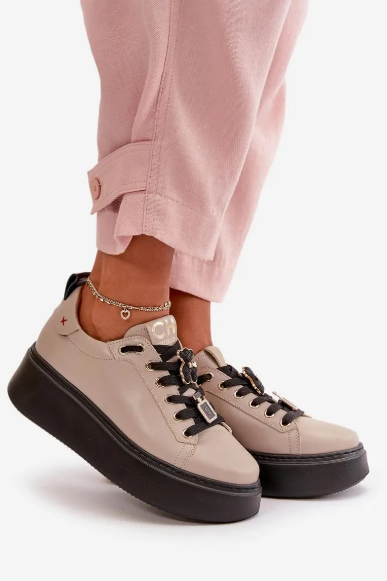 Sneakersy Damskie Skórzane Z Przypinkami Na Platformie CheBello 4596 Beżowe