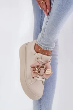 Sneakersy Damskie Z Kokardką I Broszką Z Misiem Beżowe Leathria