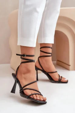 Stylowe Sandały Na Szpilce Z Paskami Czarne Saredi