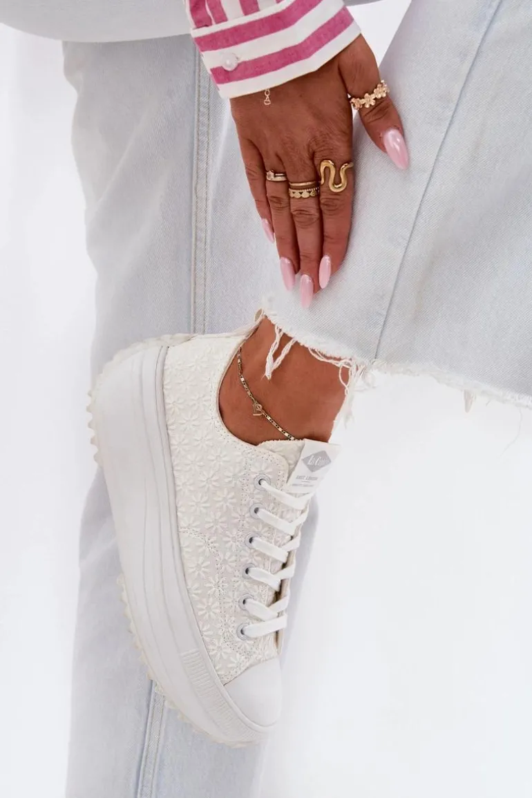 Trampki Damskie Z Haftem Na Platformie Lee Cooper LCW-25-31-3465L Białe