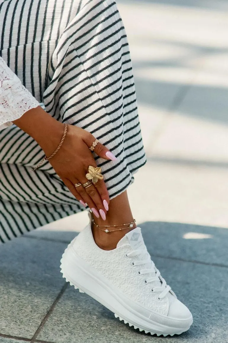 Trampki Damskie Z Haftem Na Platformie Lee Cooper LCW-25-31-3465L Białe