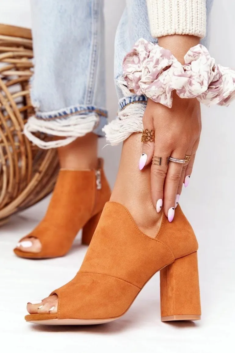 Wiosenne Zamszowe Botki Na Słupku Vinceza 21-17095 Camel