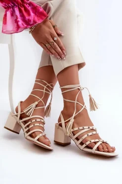 Wiązane Sandały Na Niskim Obcasie Ozdobione Ćwiekami Beżowe Chrisele
