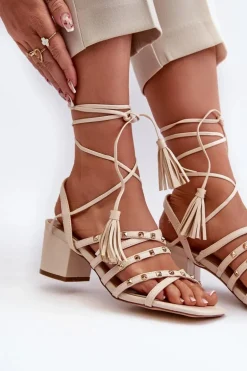 Wiązane Sandały Na Niskim Obcasie Ozdobione Ćwiekami Beżowe Chrisele