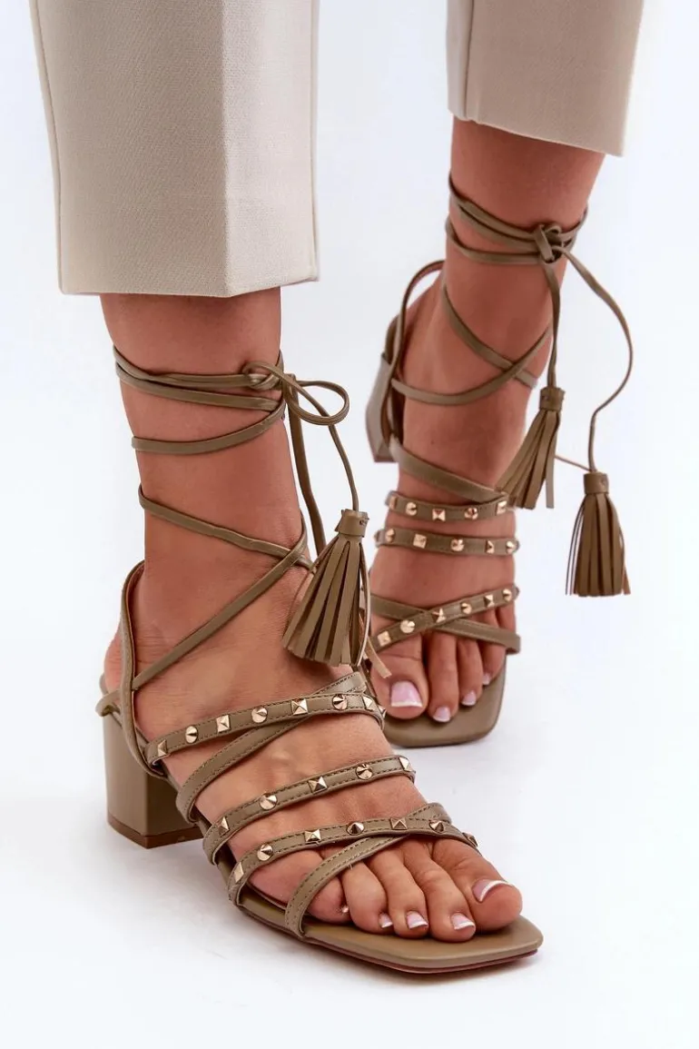 Wiązane Sandały Na Niskim Obcasie Ozdobione Ćwiekami Zielone Chrisele